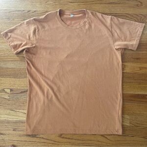 Uniqlo Men's Tan T-Shirt